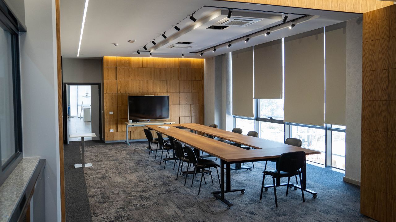 Grila të Motorizuara: Teknologjia moderne për komoditet dhe kontroll të plotë të dritës